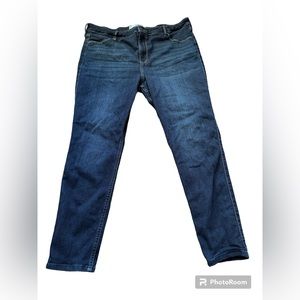 Hollister dark wash jegging, short length
